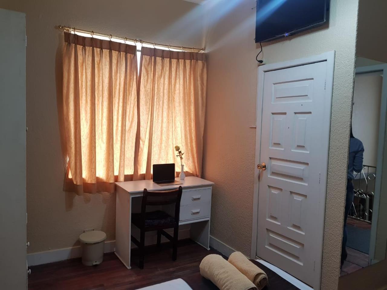 Hostal Loro Verde Кіто Екстер'єр фото