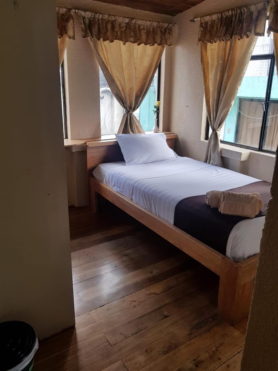 Hostal Loro Verde Кіто Екстер'єр фото